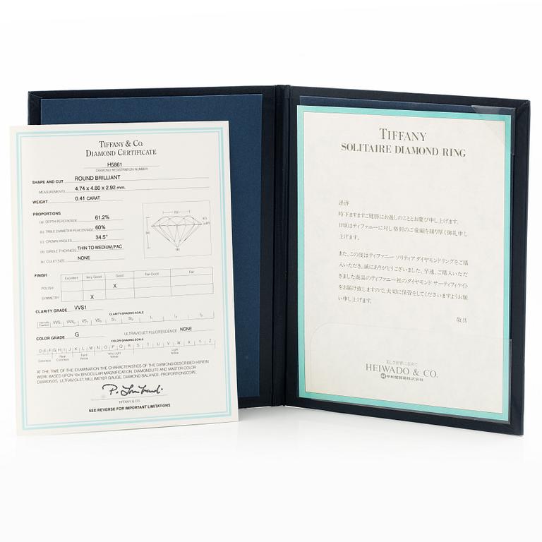 Tiffany & Co, ring, solitaire, platinum with a brilliant-cut diamond 0.41 ct. Marked Tiffany & Co. With certificate.