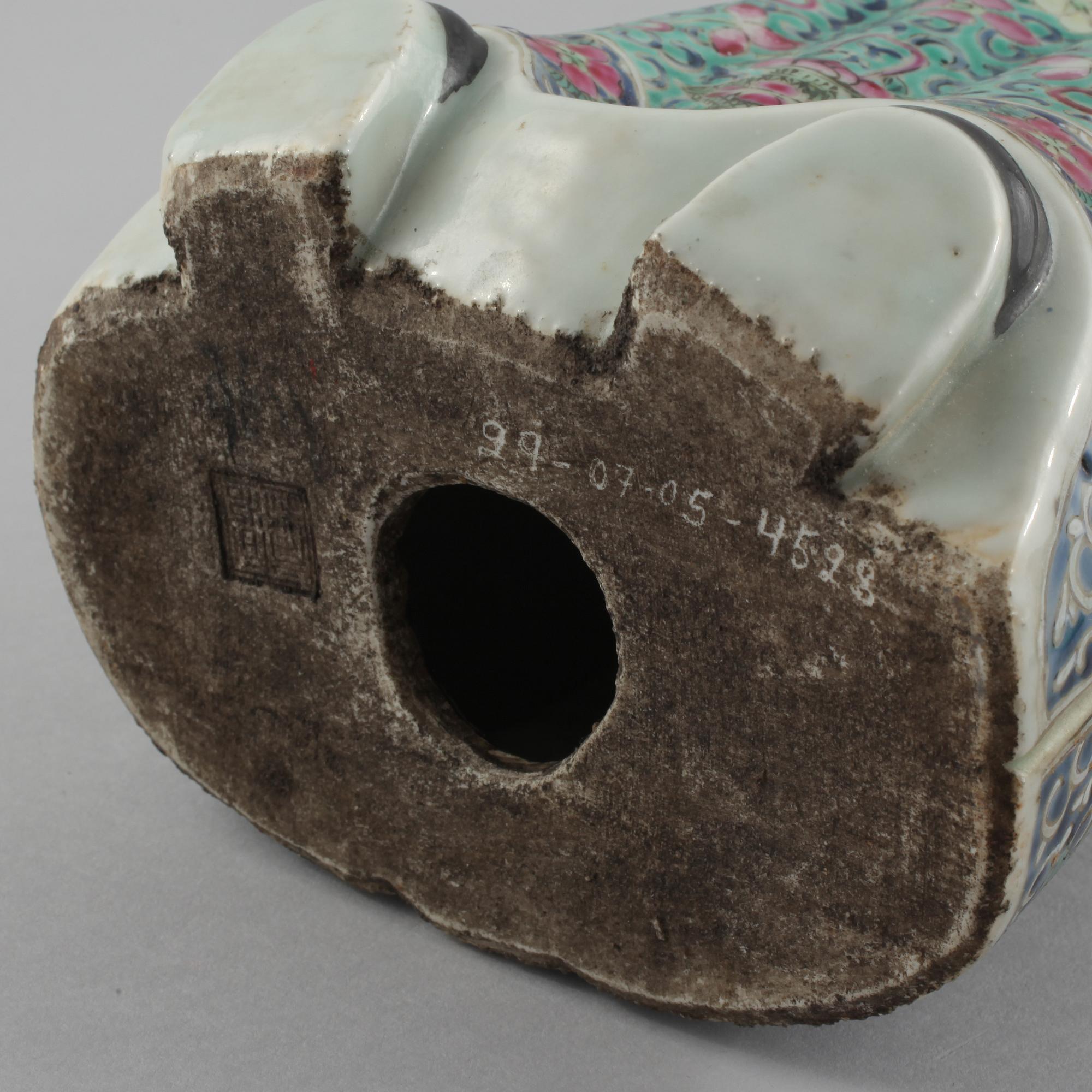 FIGURIN, porslin, Kina, omkring 1900-talets mitt.