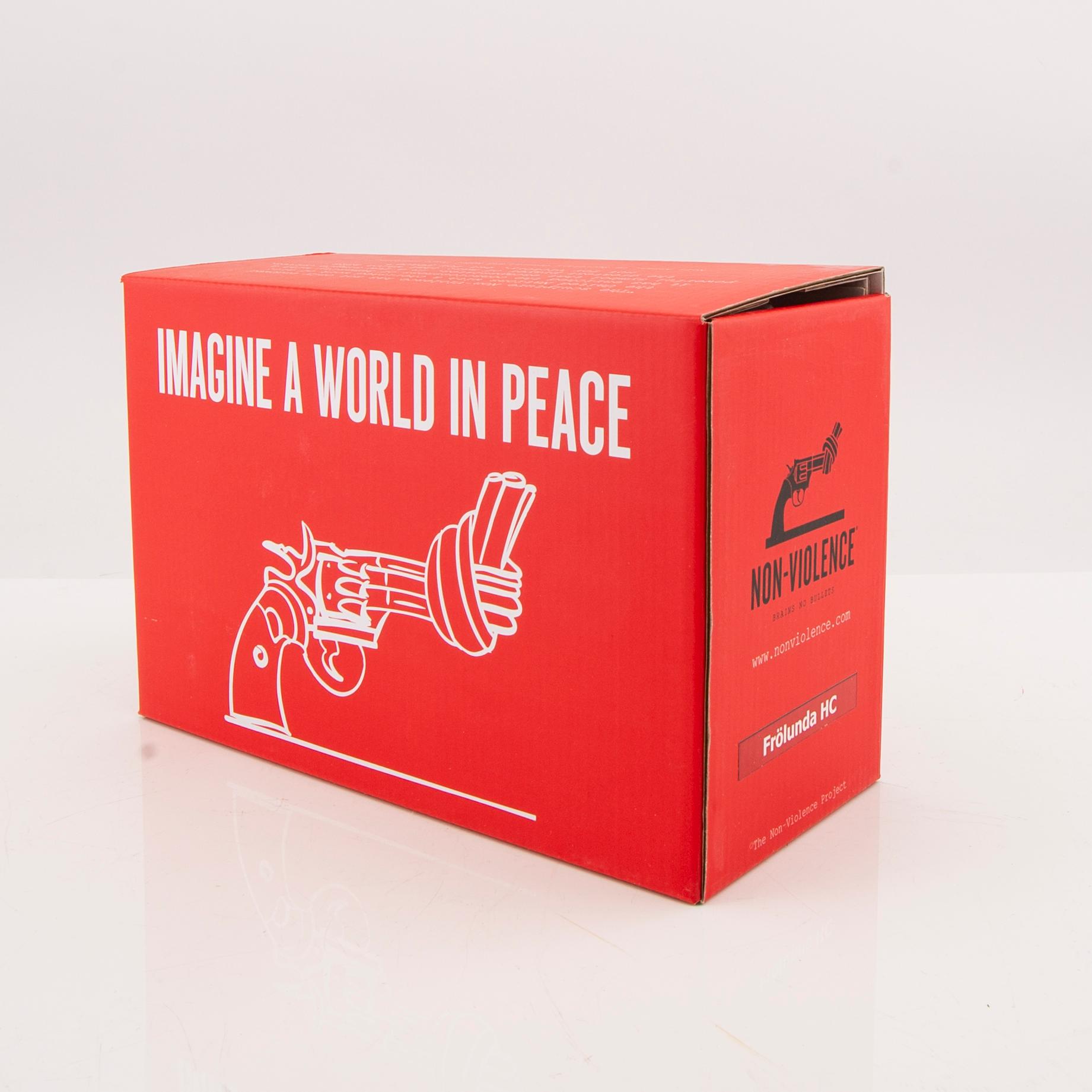 Carl Fredrik Reuterswärd, Non-Violence Project Foundation, skulptur daterad och numerad 2017 171/499.