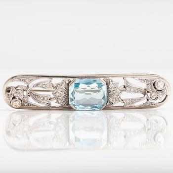 A 14K white gold brooch with diamonds ca 0.32 ct int total and an aquamarine. Moscow 20th century.