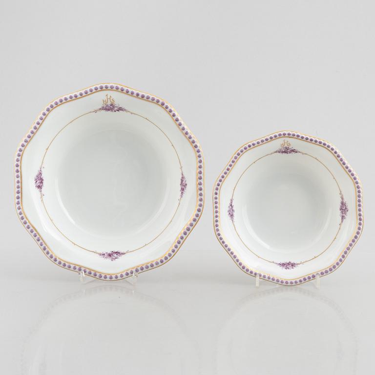 Matservis, 100 delar, Rosenthal, med monogram.