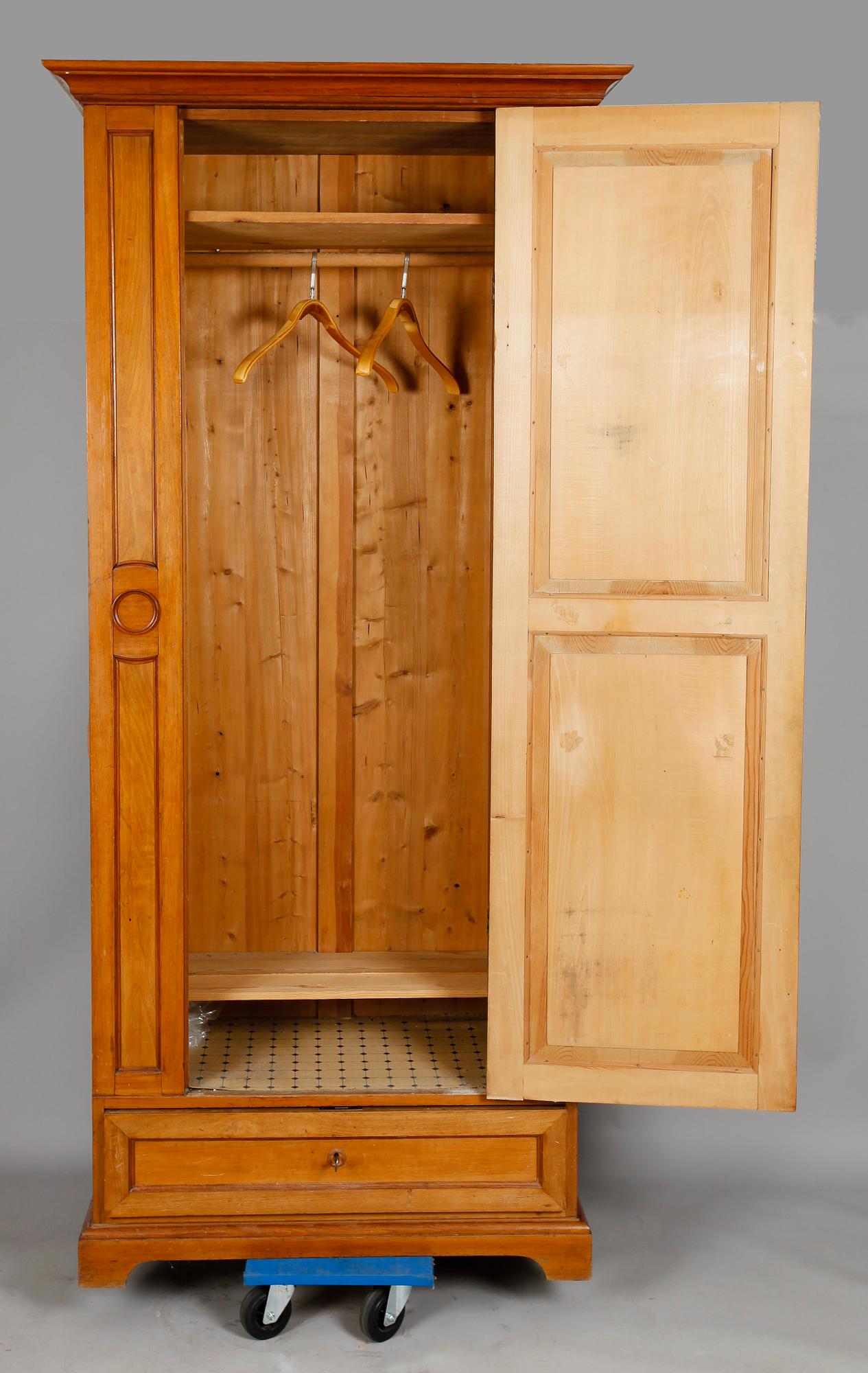 GARDEROB, 1900-talets första hälft.