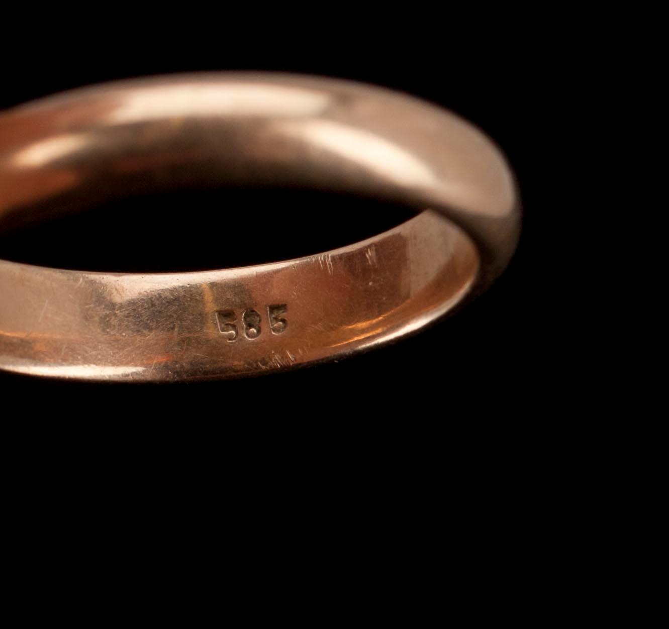 RINGAR, 8 st, guld, 1900-tal. Vikt ca 43,2 g.
