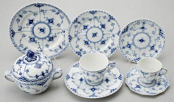 KAFFE- OCH MOCCASERVIS, 44 delar, porslin, "Musselmalet", Royal Copenhagen.