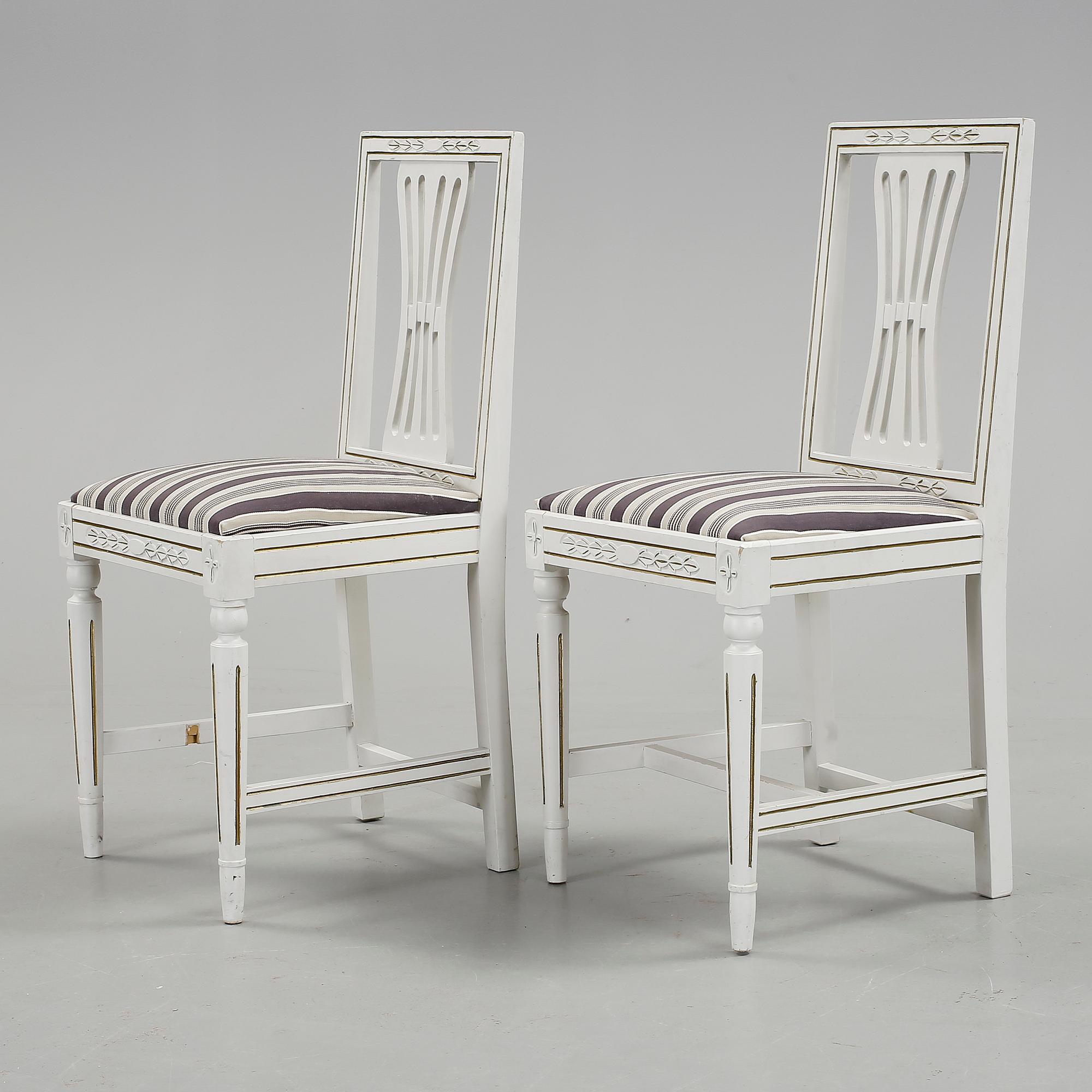 STOLAR, ett par, sengustaviansk stil, 1900-talets mitt.