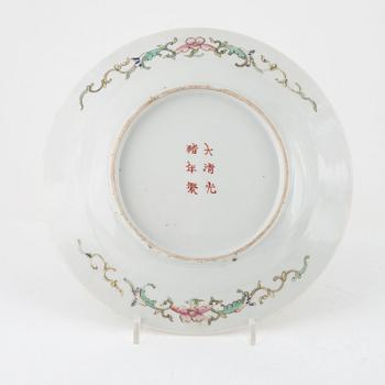 A Chinese famille rose yellow ground medallion plate and coffeecup with saucer, late Qing dynasty/around 1900.