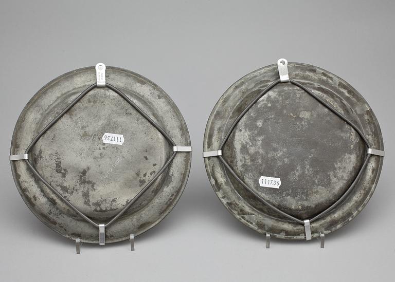 STOP, 2 st samt FAT, 2 st, tenn, sannolikt 1700- samt 1800-tal.