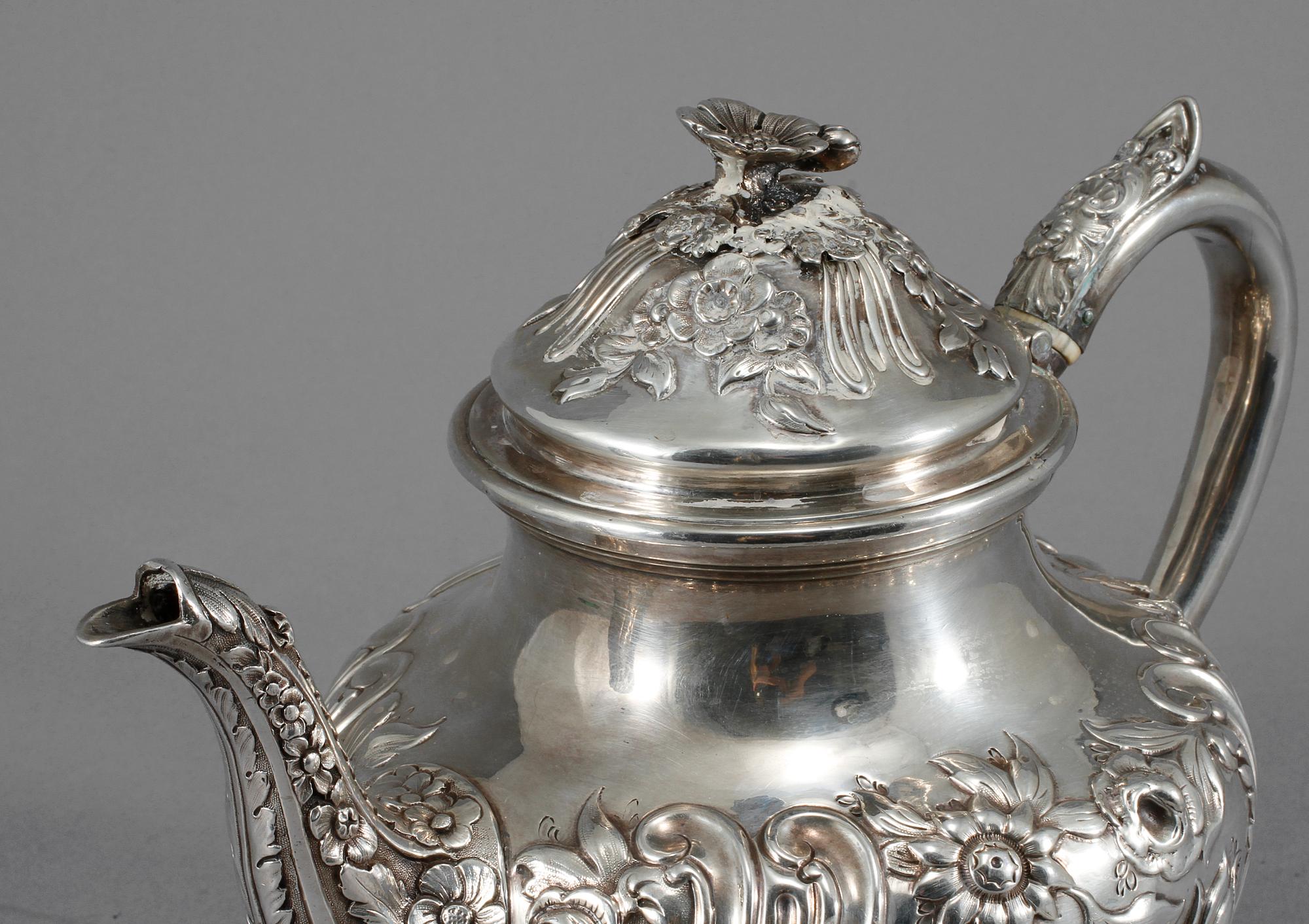 KANNA, silver, oidentifierad mästare J.A, London, England, 1852. Vikt 903 gram.