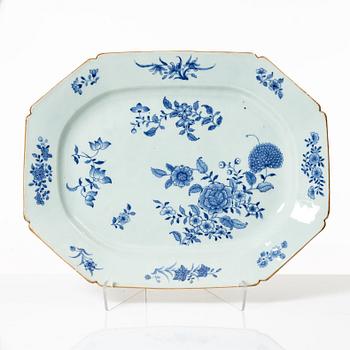 A porcelain dish, China, Qing dynasty, Qianlong 1736-95.