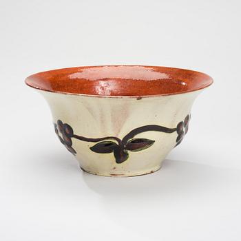 GERDA THESLEFF, A CERAMIC BOWL. Sign. GT Finland, 1915.