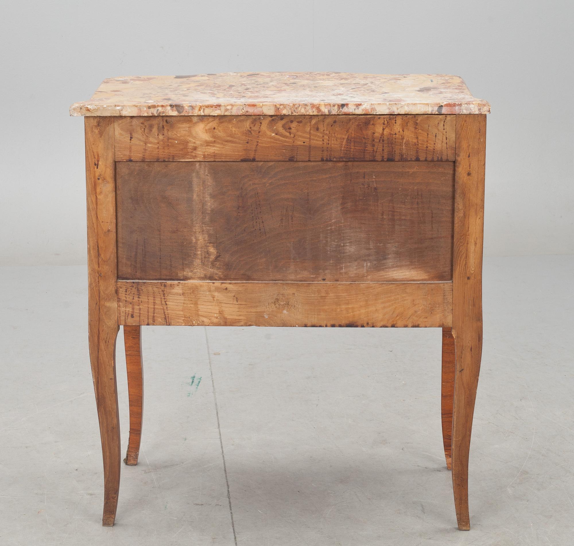 SKÅP med stenskiva, Louis XVI-stil, 1900-talets första hälft.