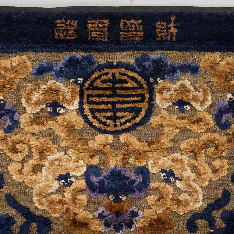 CARPET. Antique silk China relief. 212 x 125 cm. Late Qing dynasty (1644–1911).