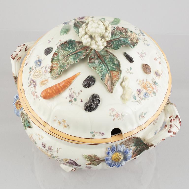 A creamware tureen, Rörstrand, 1920-1938.