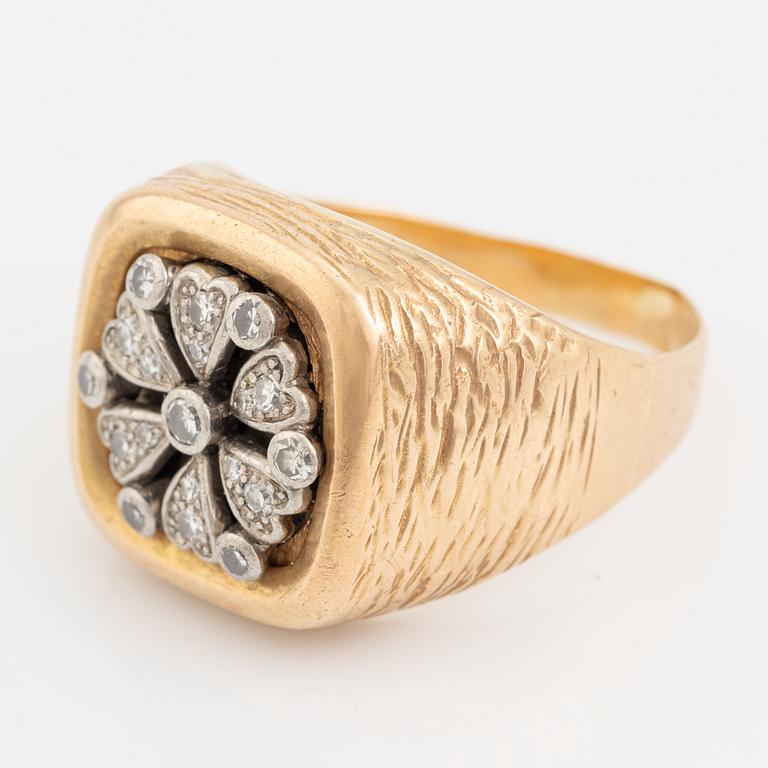 An 18K gold ring set with eight-cut diamonds.