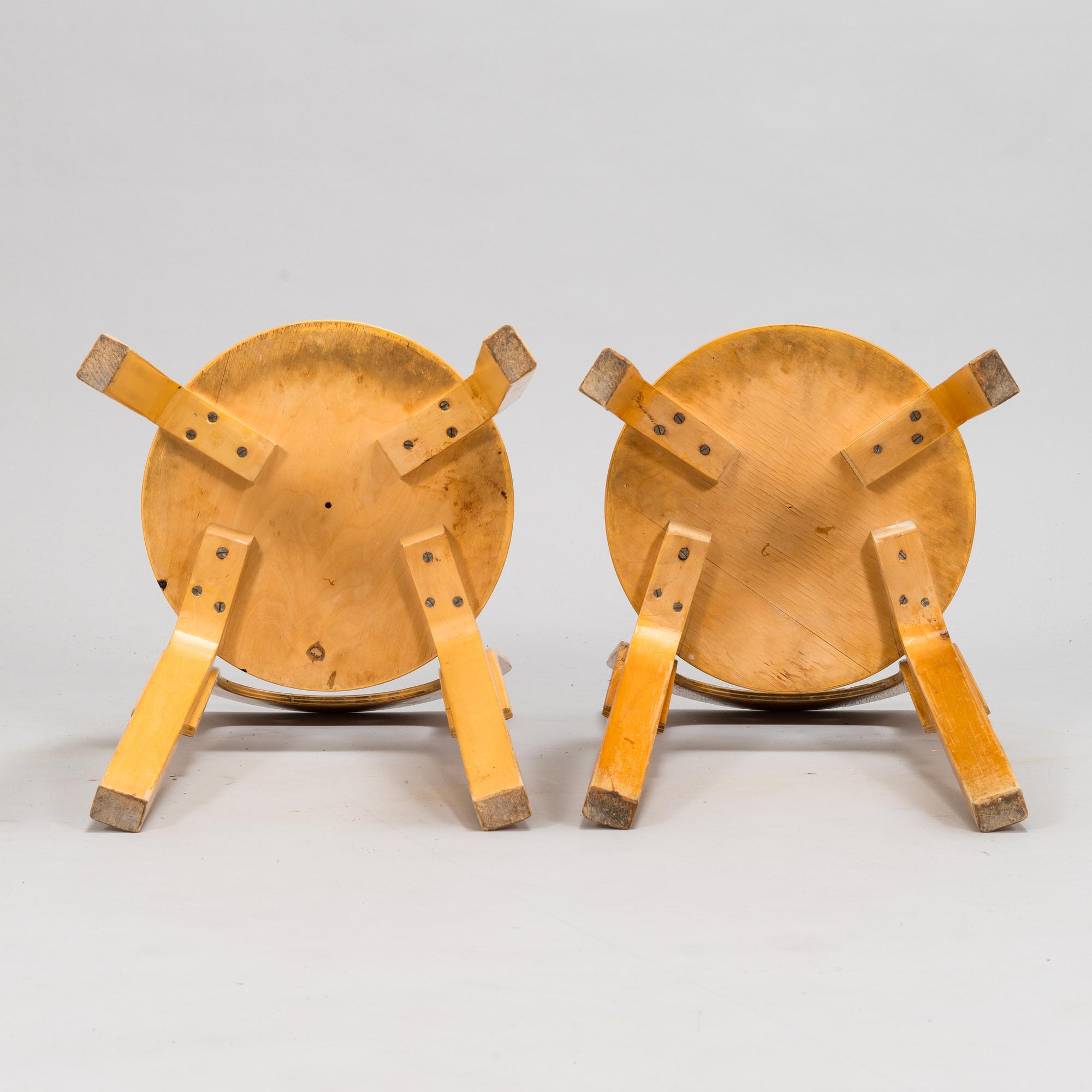 Alvar Aalto, a mid 20th century 'DL85' folding table, seven chairs for Artek.