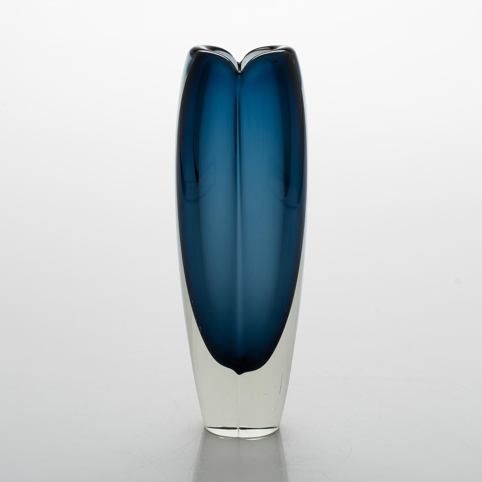 An 'Usva' glass vase by Kaj Franck, signed K. Franck Nuutajärvi Notsjö -62.