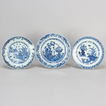 A part blue and white dinner export porcelain service, Qing dynasty, Qianlong (1736-95), (31 pieces).