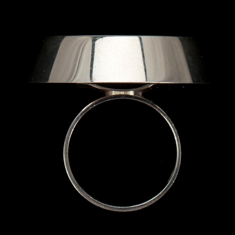 RING, sterling silver, Pekka Piekäinen, Auran Kultaseppä 1973. Vikt 14,3 g.