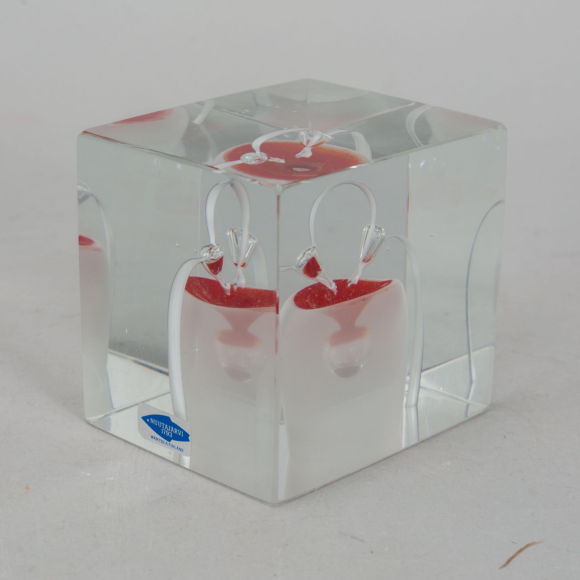OIVA TOIKKA, a glass cube, Nuutajärvi, Finland 1985, no 9/2000.