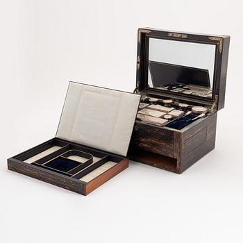 Reseschatull, silver, England, 1860-tal.