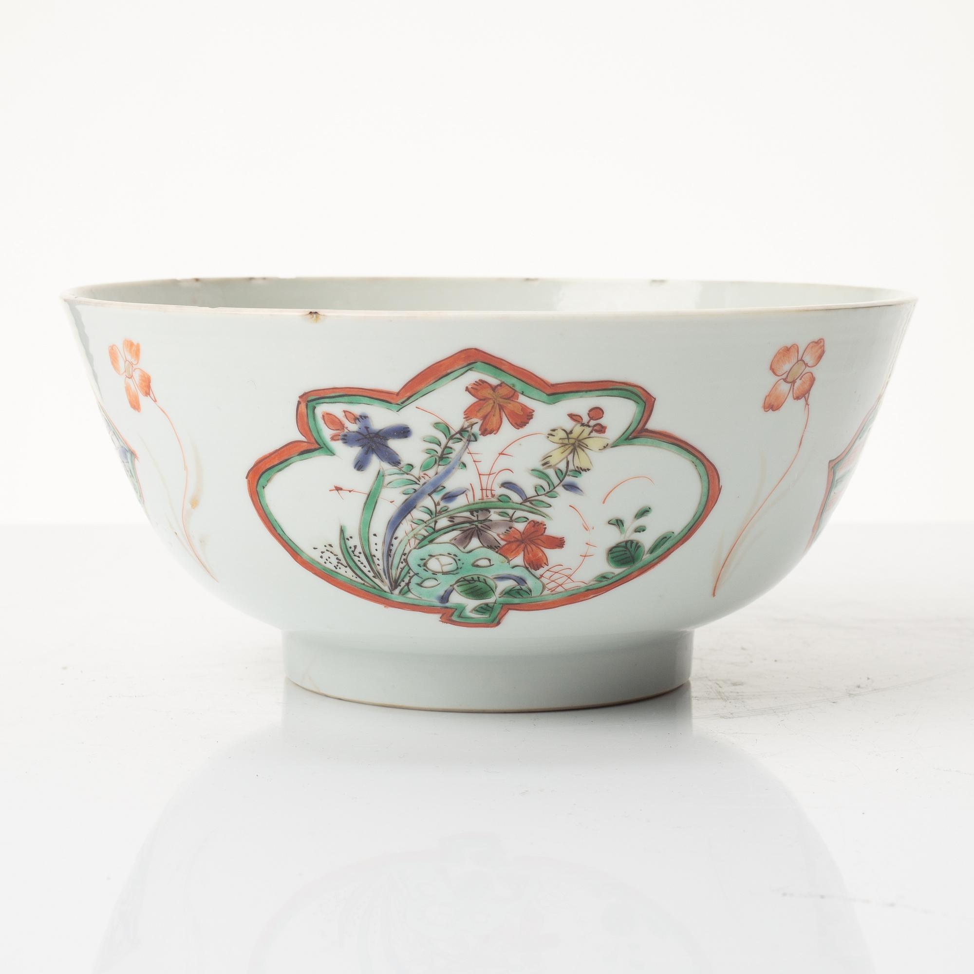 A Chinese famille verte porcelain bowl, Qing dynasty, Kangxi (1662-1722).