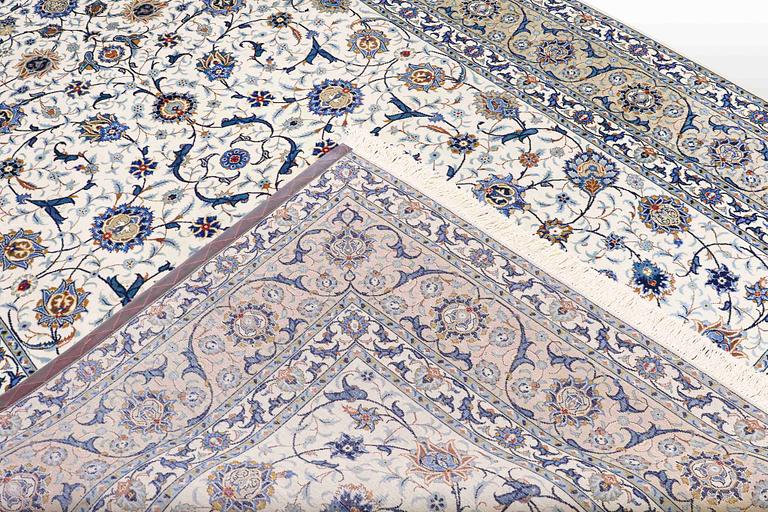 A so called Royal Kashan carpet, ca 344 x 237 cm.