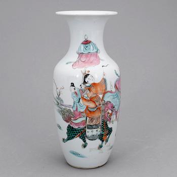 VAS, porslin, Kina, 1900-talets första hälft.