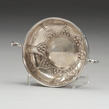 A Swidish 18th century silver bowl, marks of Niclas Wiggman, Kalmar 1761.