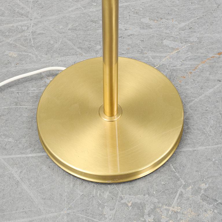 Josef Frank golvlampa, "Stora kamelen", model 2568, Firma Svenskt Tenn.