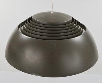 TAKLAMPA, "AJ Pendel", Arne Jacobsen för Louis Poulsen, 1900-talets andra hälft. Höjd ca 25 cm.