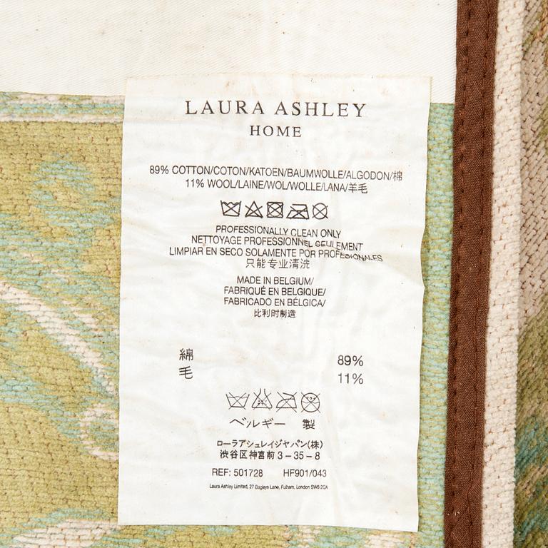 Laura Ashley matta ca 235x165 cm.