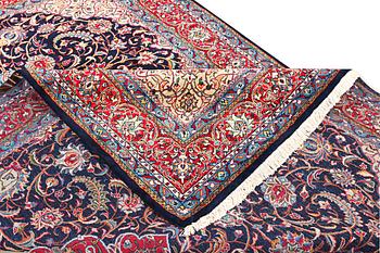 A KAshan carpet, a. 312 x 206 cm.