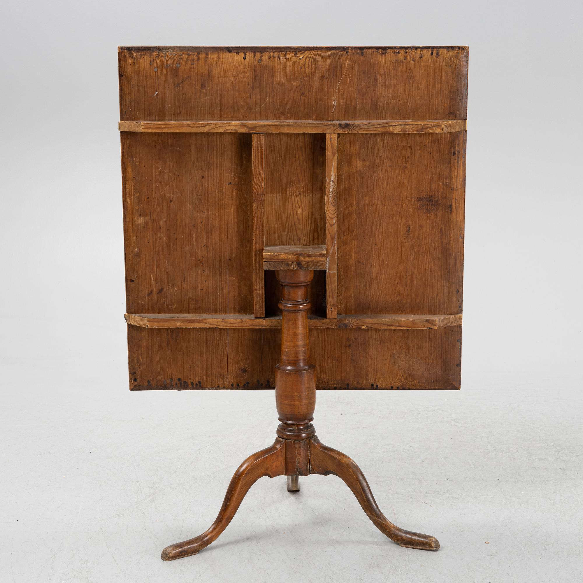 A Swedish alder and birch tilt-top table, early 19th Century.