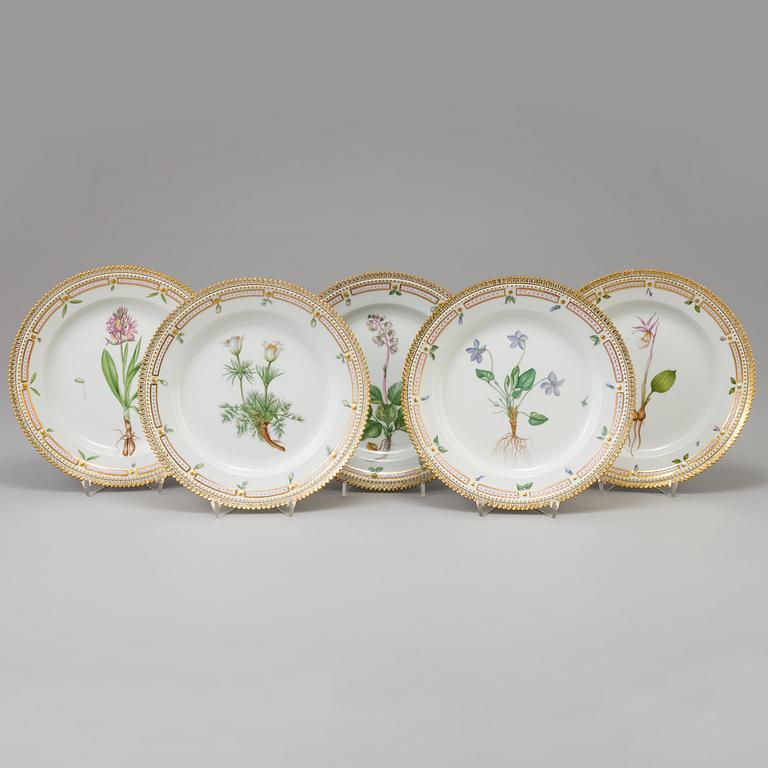 A set of five porcelaine Royal Copenhagen "Flora Danica" plates model #3550.