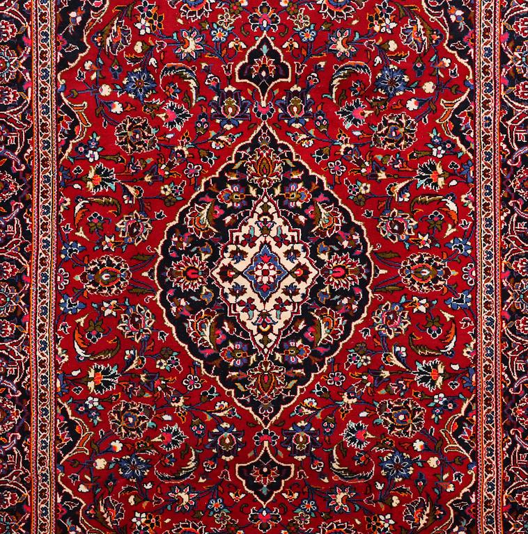 A CARPET, Kashan, ca 318 x 200 cm.