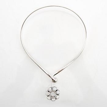 Necklace of silver with a faceted rock crystal, Alton Falköping 1976.