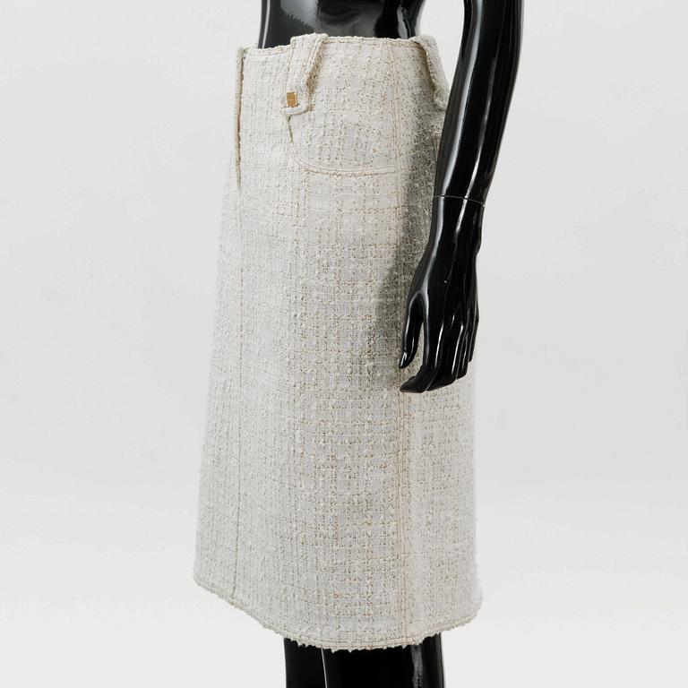 WOMENS TWO PIECE SUIT.