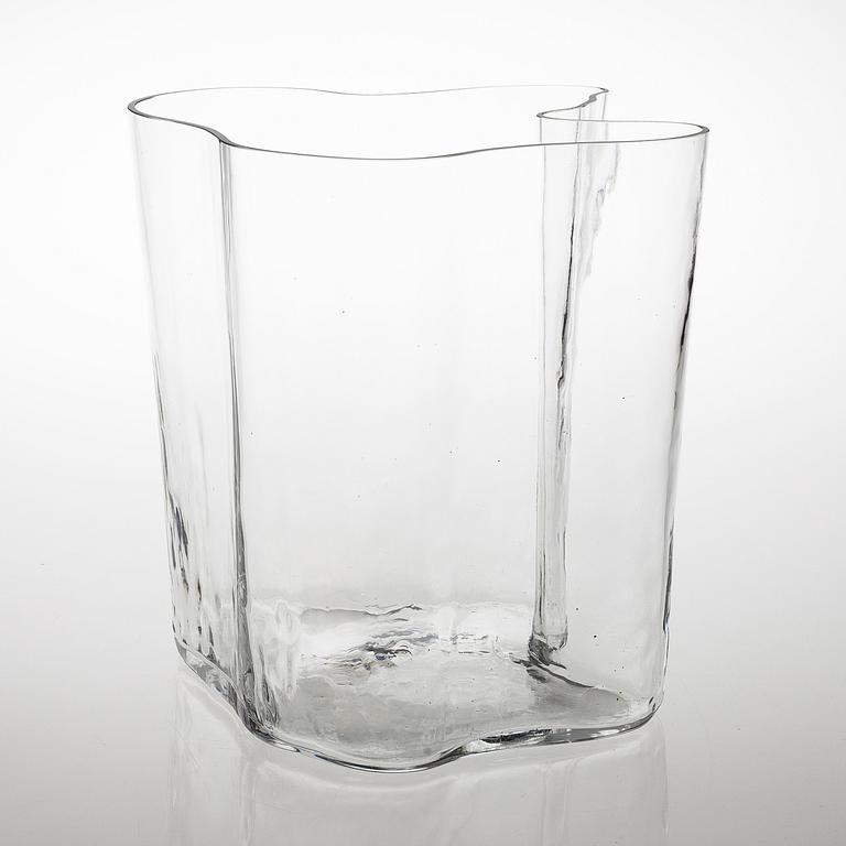 ALVAR AALTO, a '3031, vase signed Alvar Aalto.