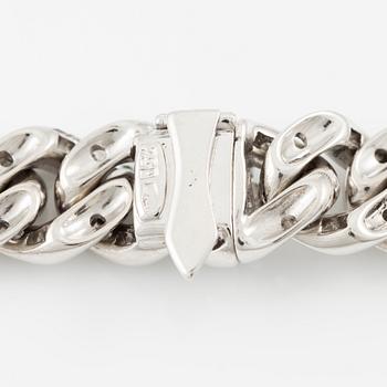 Bracelet 18K white gold with eight diamonds.