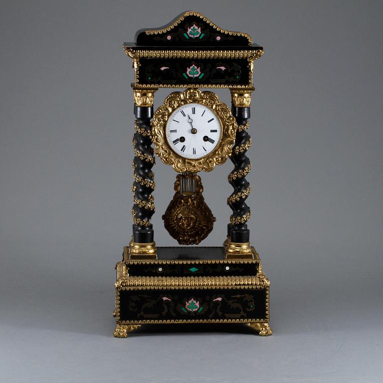BORDSPENDYL, barockstil, 1800-talets slut.