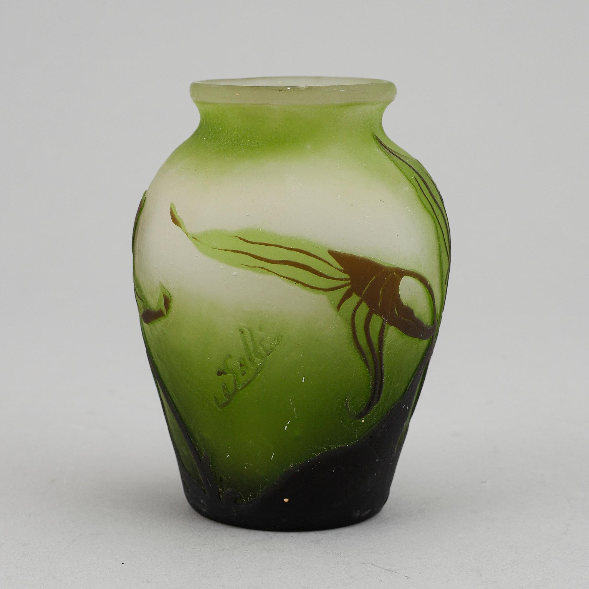 Emile Gallé, vas, överfångsglas, signerad Gallé, tidigt 1900-tal.