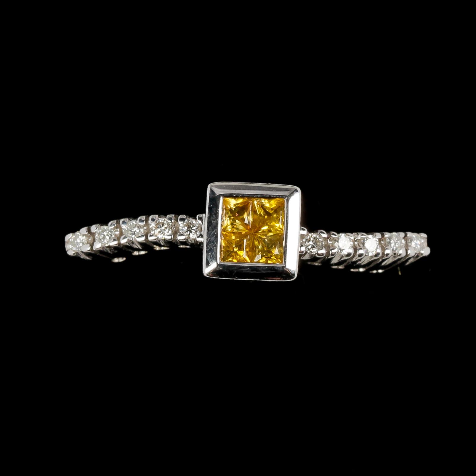 RING, 18k vitguld med gula safirer och smådiamanter, tot ca 0.22 ct.