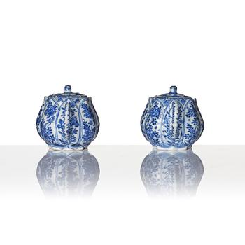 A pair of rare blue and white lobed teapots and covers, Qing dynasty, Kangxi (1662-1722).