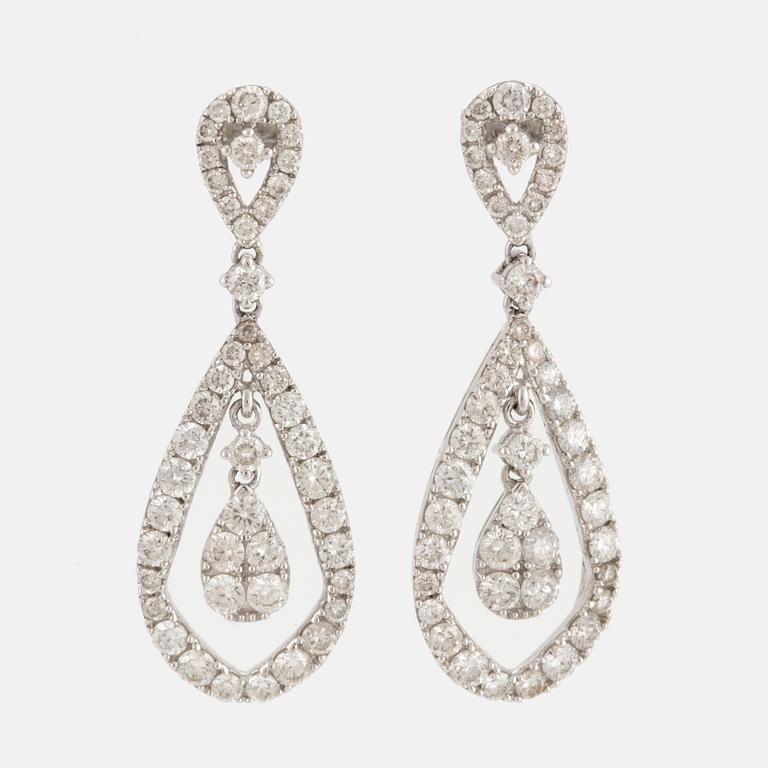 A pair of brilliant-cut diamond earrings. 2,00 ct.