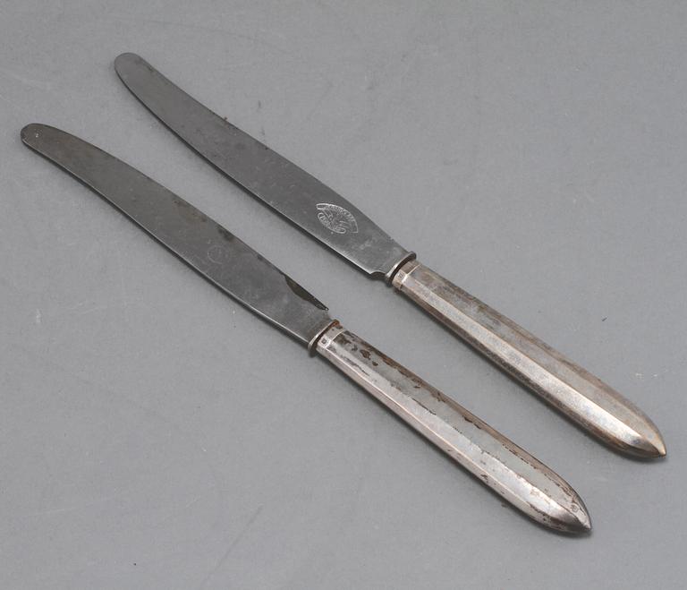 KNIVAR, 17 st, silver, August Lundström, Lund, 1907, vikt inklusive stålblad 1020 g.