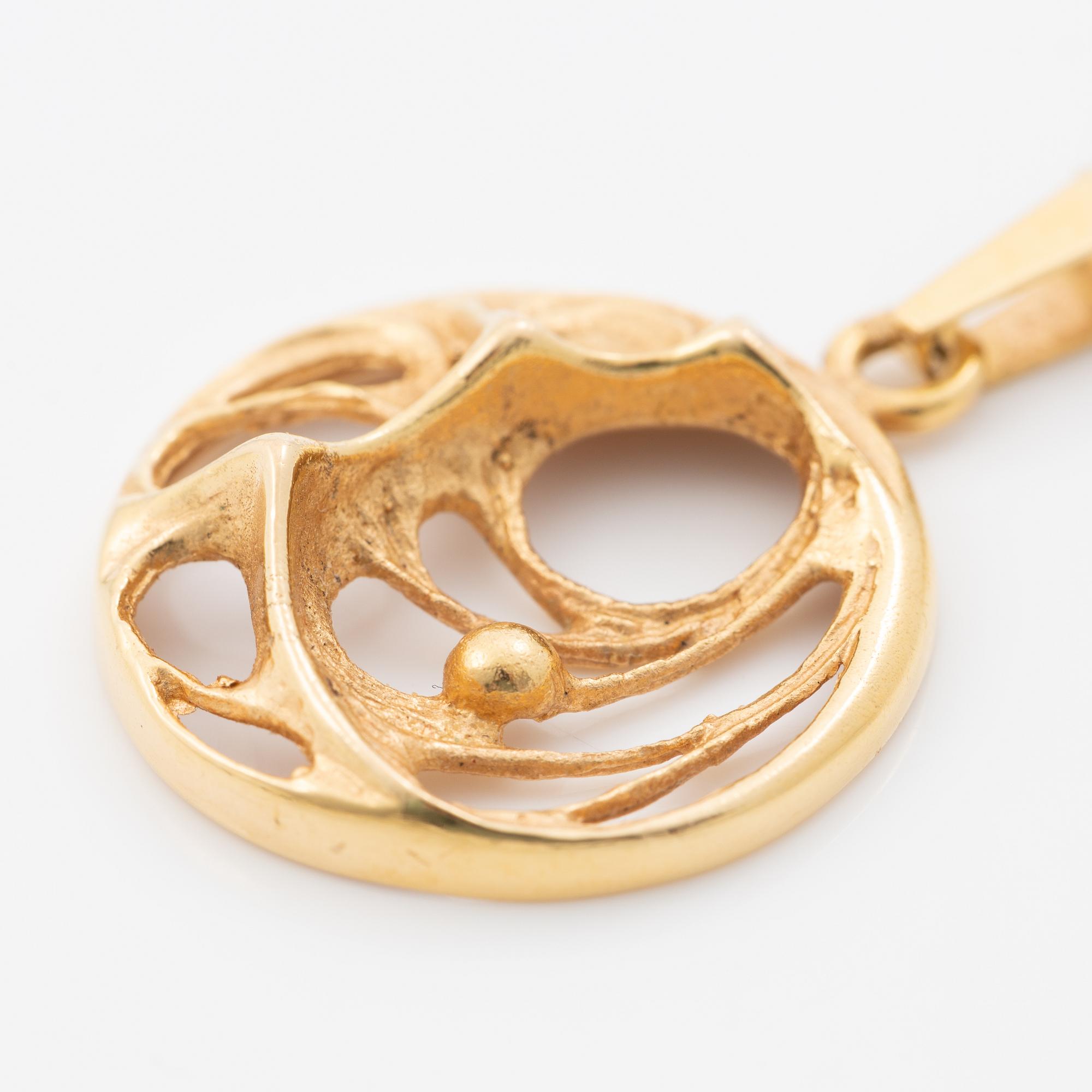 Hänge 18K guld, Finland, med kedja 14K guld.