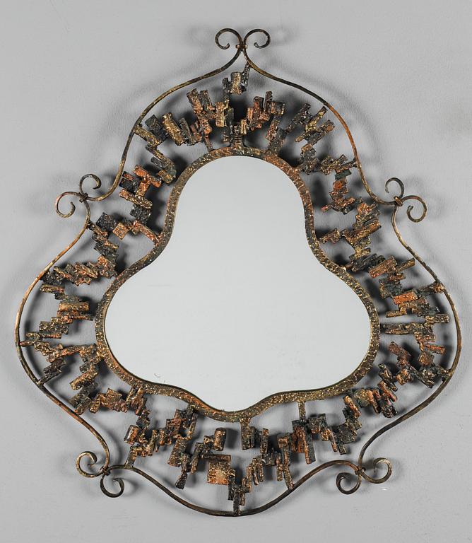SPEGEL, patinerat gjutjärn, märkt Masura, 1900-talets andra hälft.