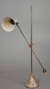 GOLVLAMPA K 10-11, mässing samt målad metall, Tapio Wirkkala.