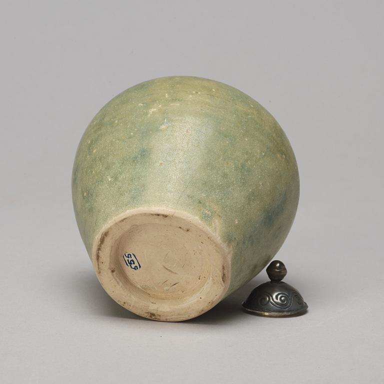 A box with cover, a bowl and a jar, South East Asian, presumably 14th/15th Century.