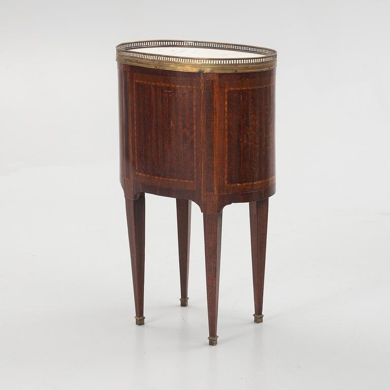 Byrå Louis XVI-stil, 1900-tal.